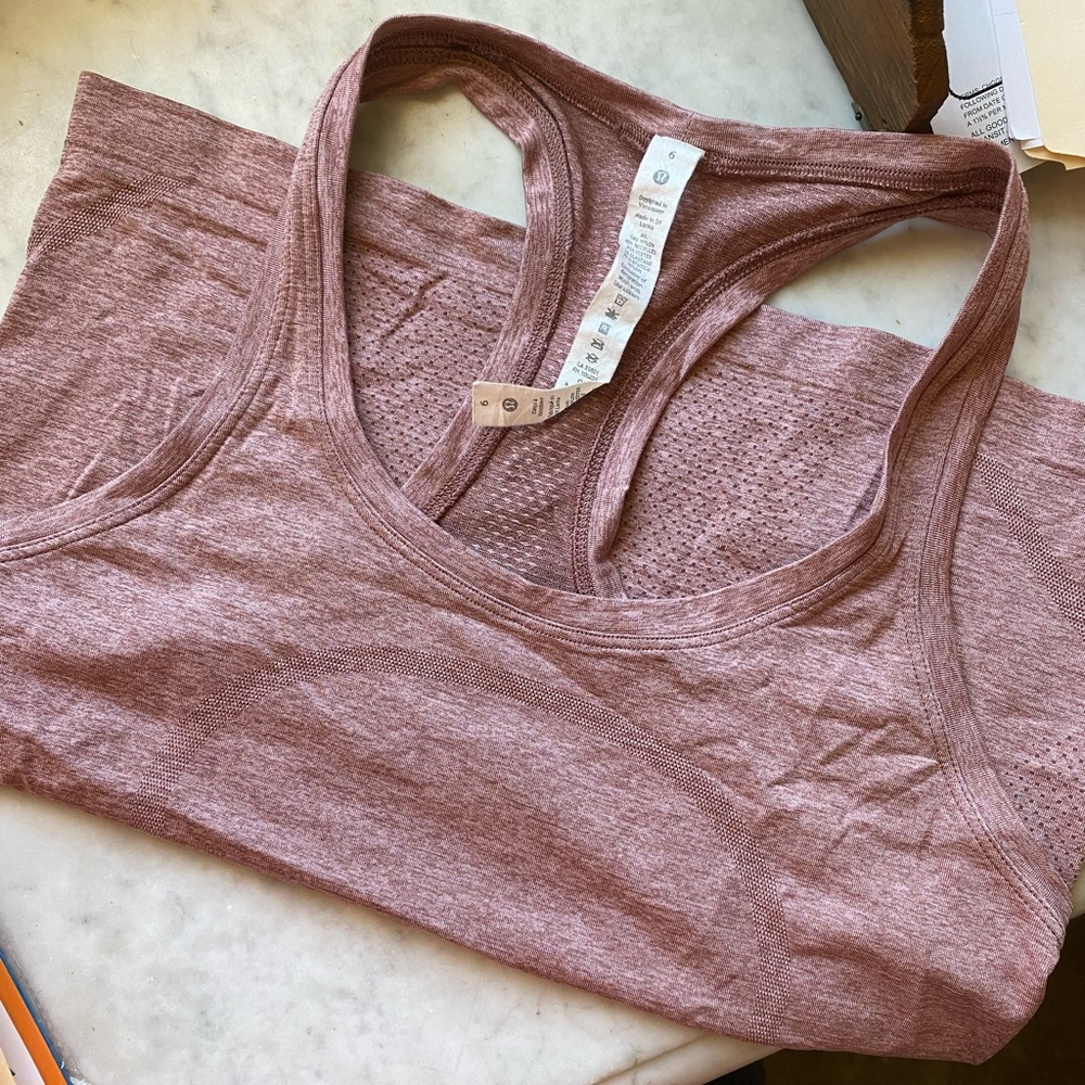 Lululemon swiftly tech razorback tank top 2.0 race length, size 6- like new!